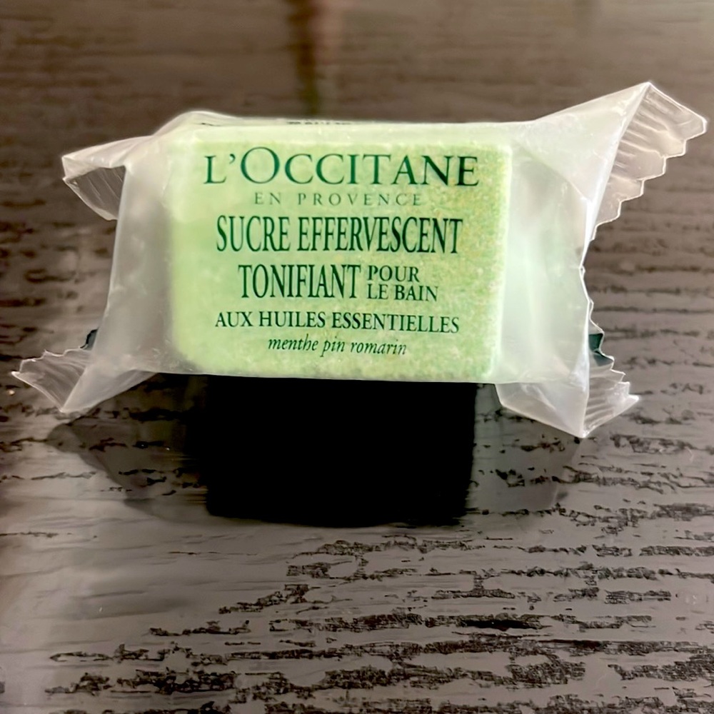 L’Occitane revitalizing sugar cube for bath.